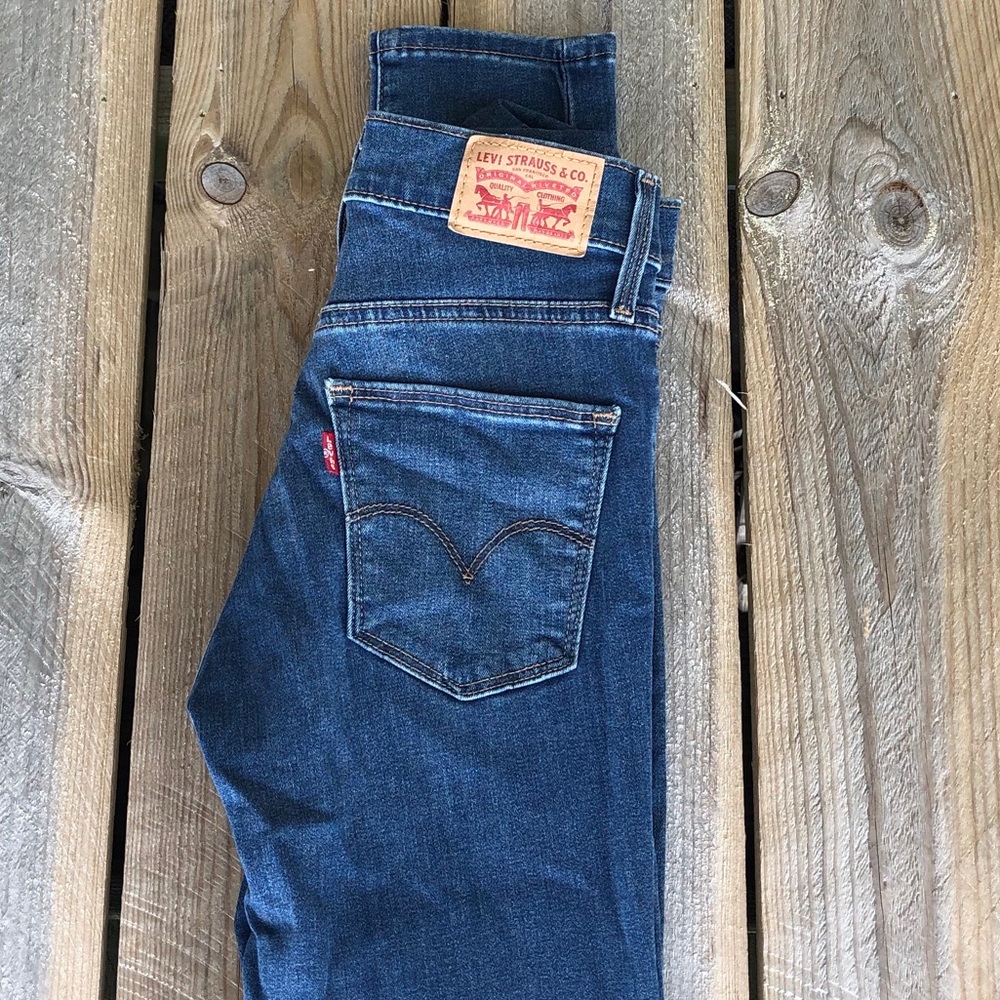 Levi’s Slimming Skinny Jeans